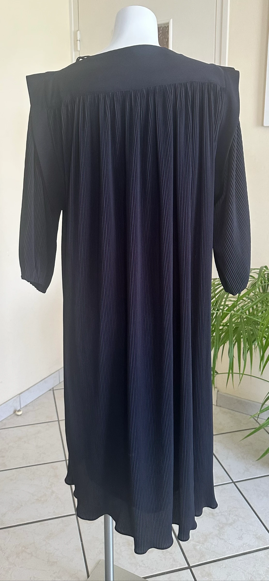 Black Lined Dress Size 42/44 – Never Worn – Zero Sheer – photo 9